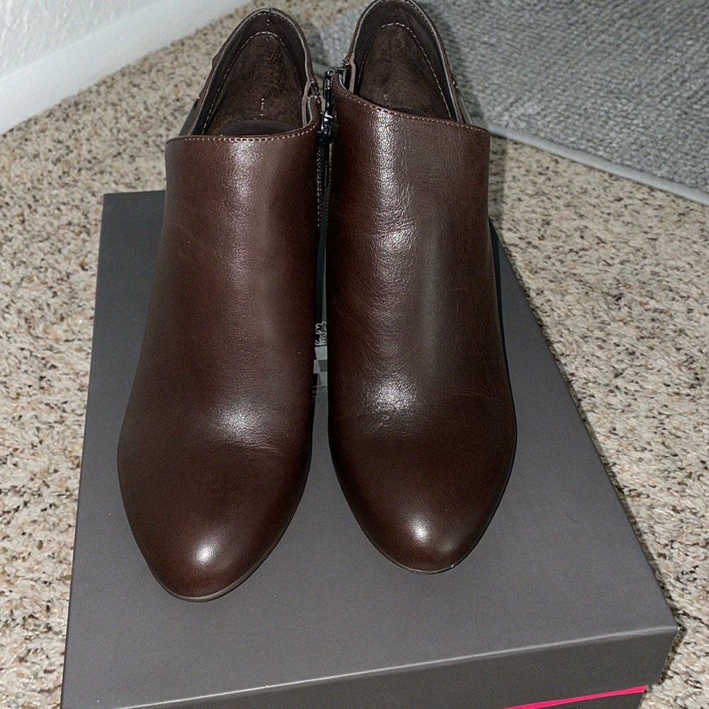 Vince Camuto heels, brown, size 6 1/2